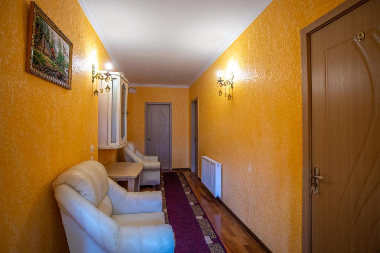 Hotel Vladi Kutaisi Exterior foto